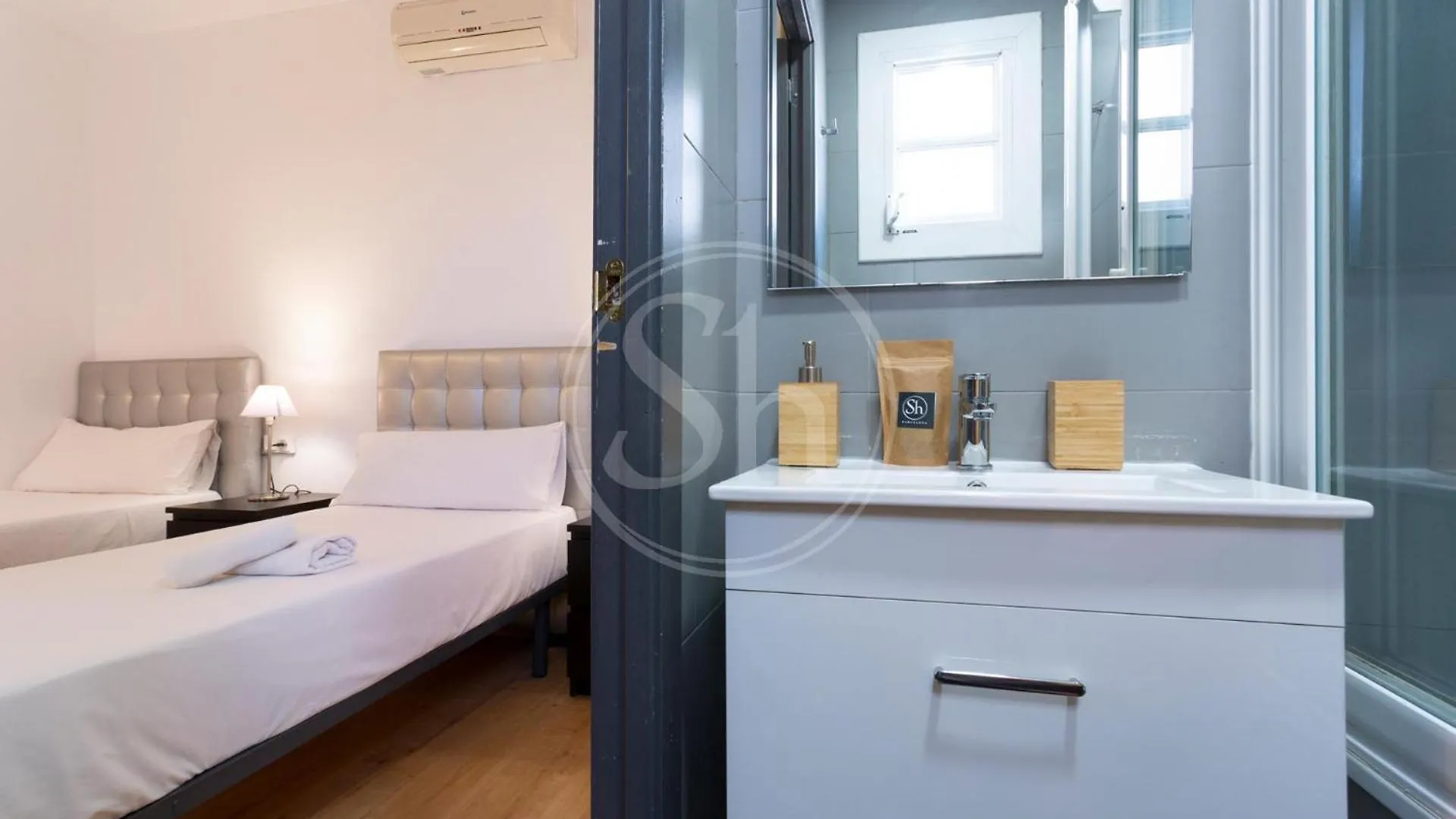 Cosy Apartment With Terrace 바르셀로나