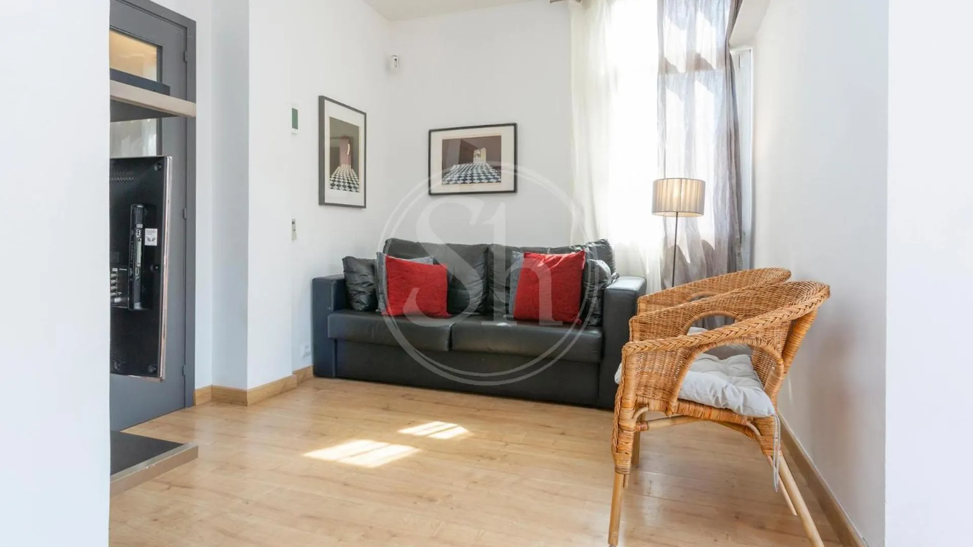 Cosy Apartment With Terrace 바르셀로나 0*,