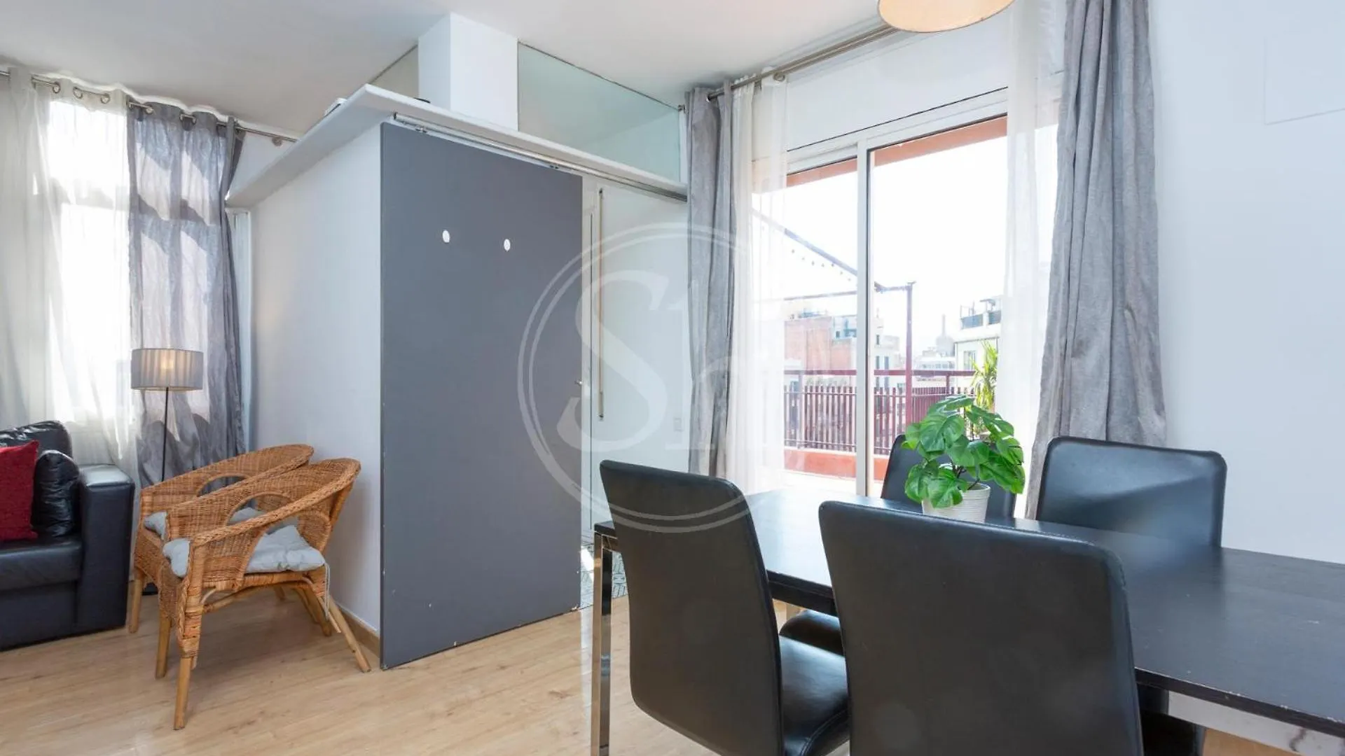 Cosy Apartment With Terrace 바르셀로나